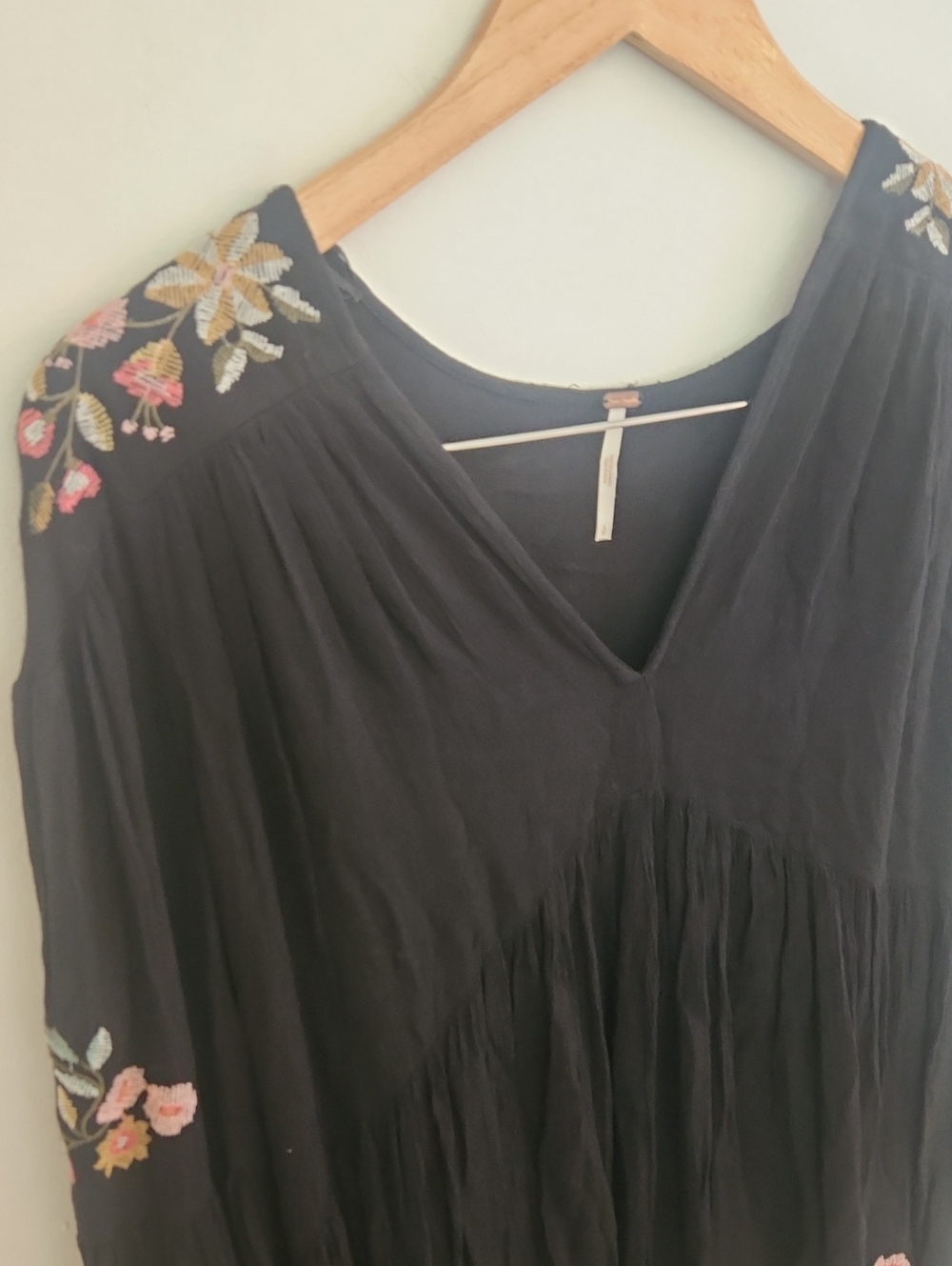 Free People Boho Black Embroidered V-Neck Tunic Dress Flutter Sleeves Small - Picture 9 of 9